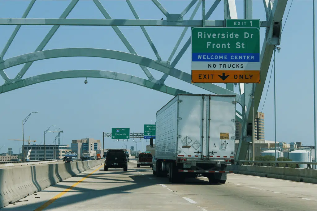 memphis truck accident highways