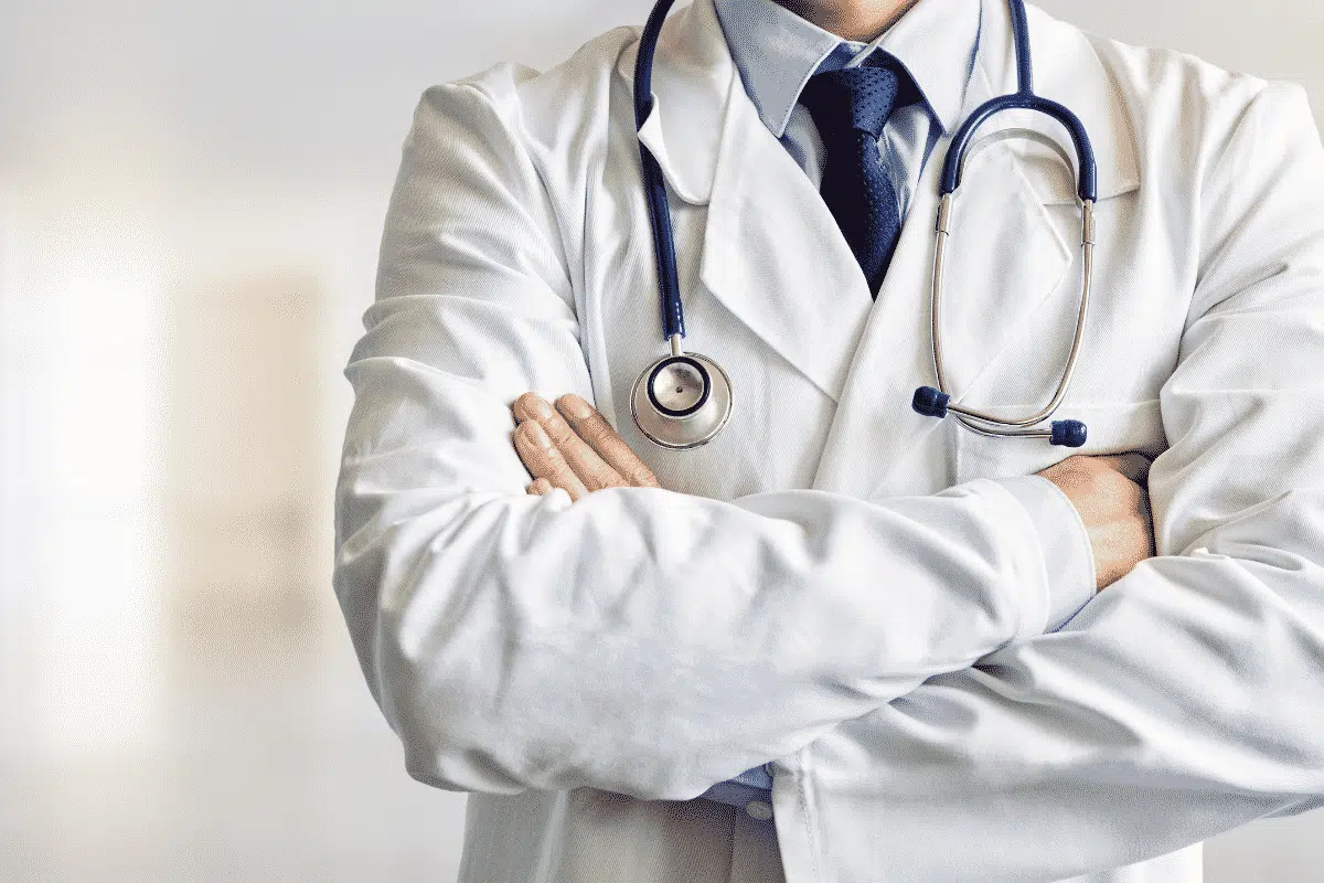 A doctor with a white coat and stethoscope