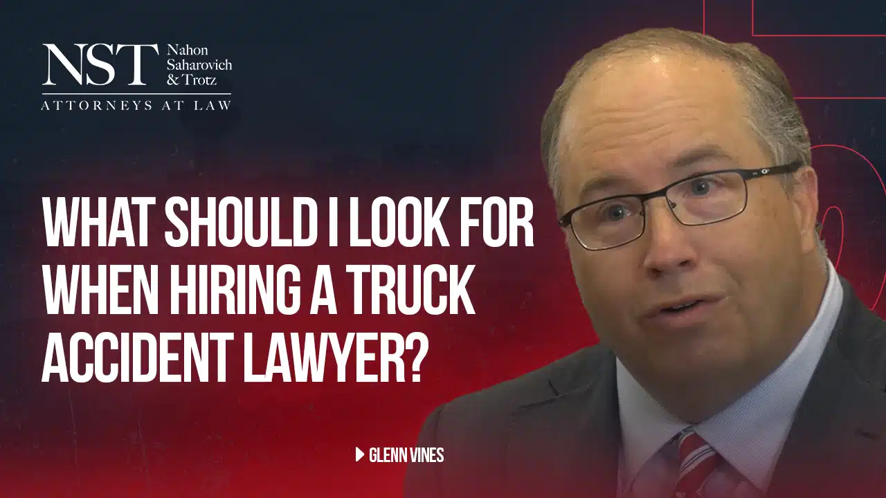 WHEN HIRING A TRUCJ ACCIDENT LAWYER